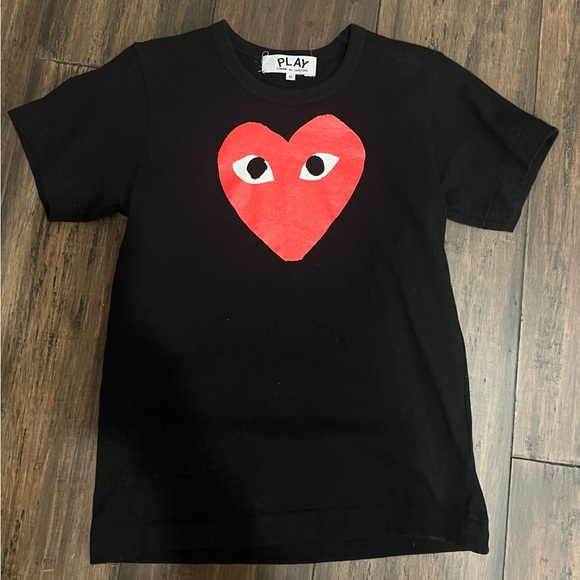COMME DES GARÇONS PLAY T-Shirt Large Red Heart - Women’s Size Small - Picture 1 of 2